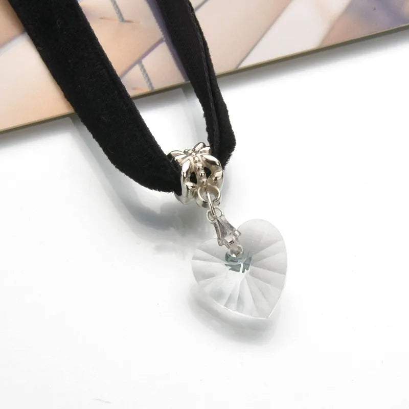 New Fashion Women Velvet Choker Heart Crystal Pendant Necklaces For Women Jewelry Female Black Ribbon Necklace Party Gift Collar