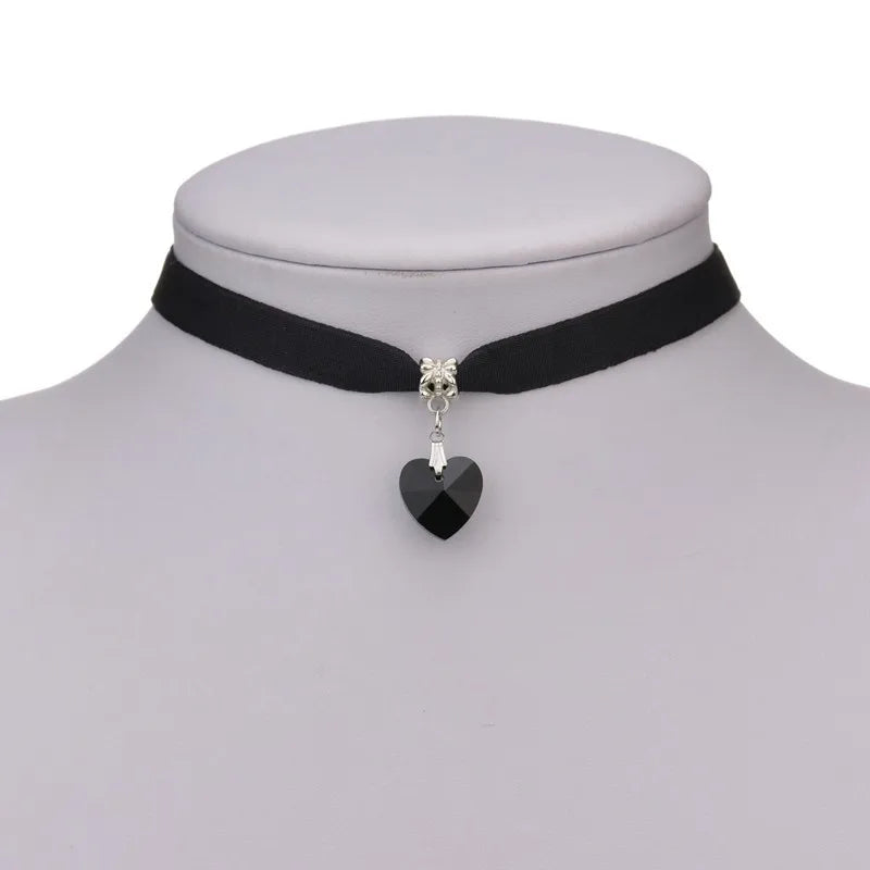 New Fashion Women Velvet Choker Heart Crystal Pendant Necklaces For Women Jewelry Female Black Ribbon Necklace Party Gift Collar