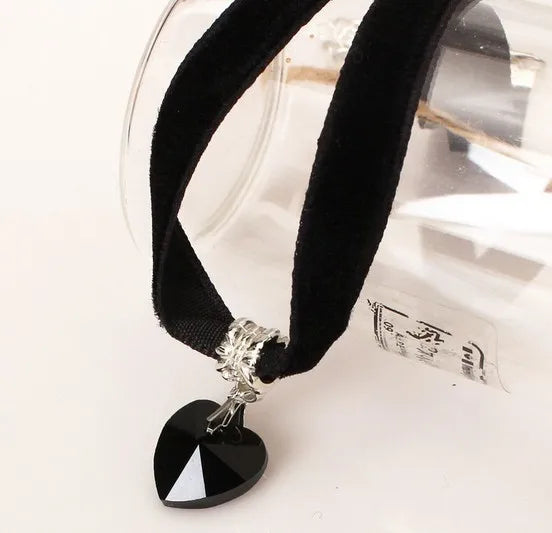 New Fashion Women Velvet Choker Heart Crystal Pendant Necklaces For Women Jewelry Female Black Ribbon Necklace Party Gift Collar