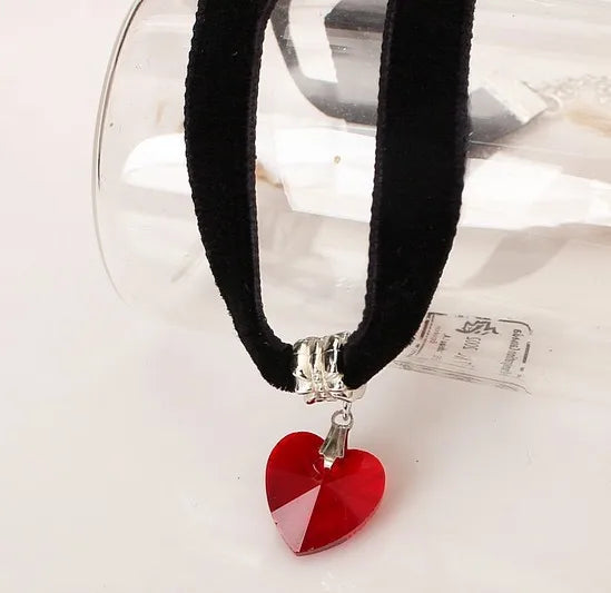 New Fashion Women Velvet Choker Heart Crystal Pendant Necklaces For Women Jewelry Female Black Ribbon Necklace Party Gift Collar