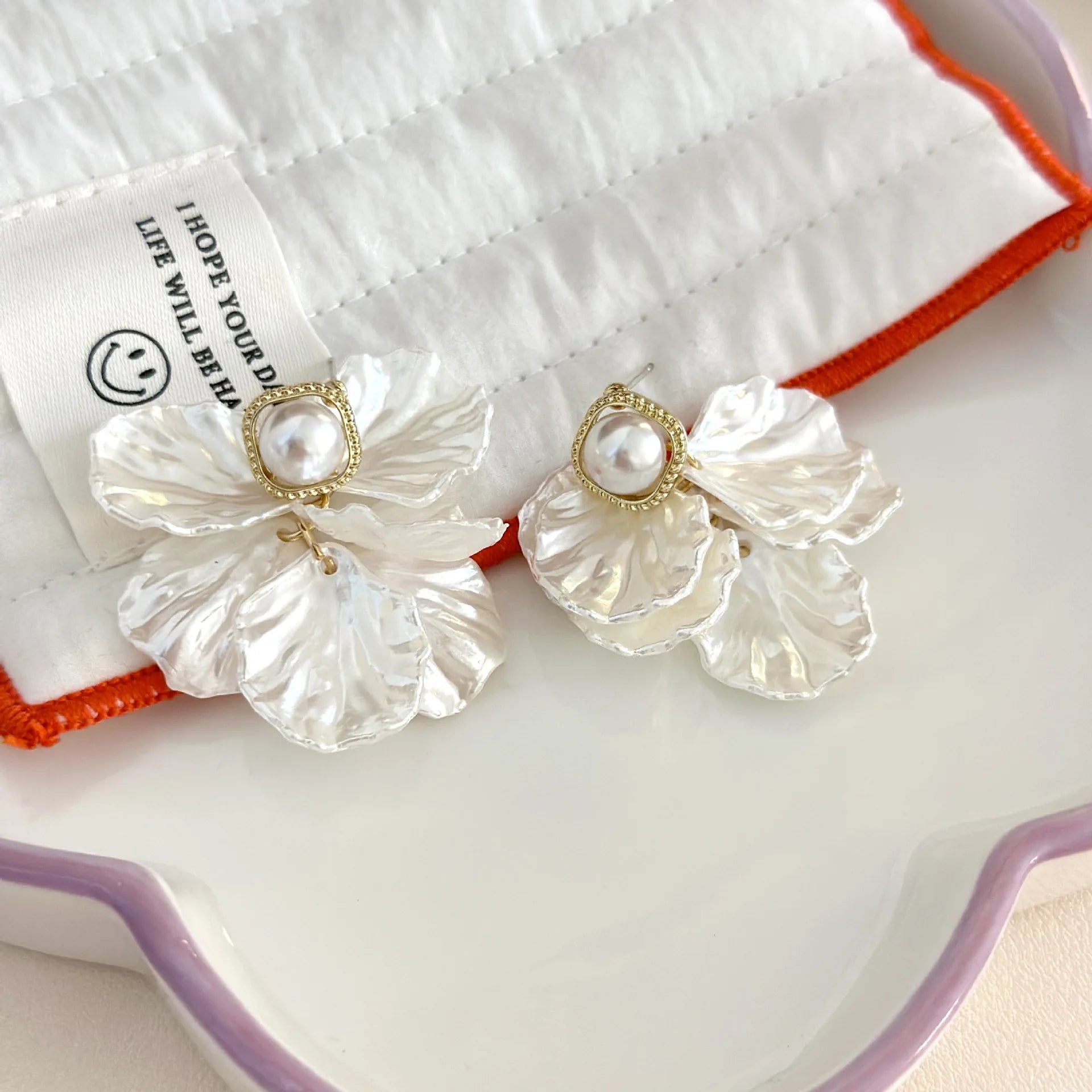 Flower Pearl Stud Earrings Korea Elegant Temperament White Color Petal Earrings for Women Wedding Party Jewelry Gifts