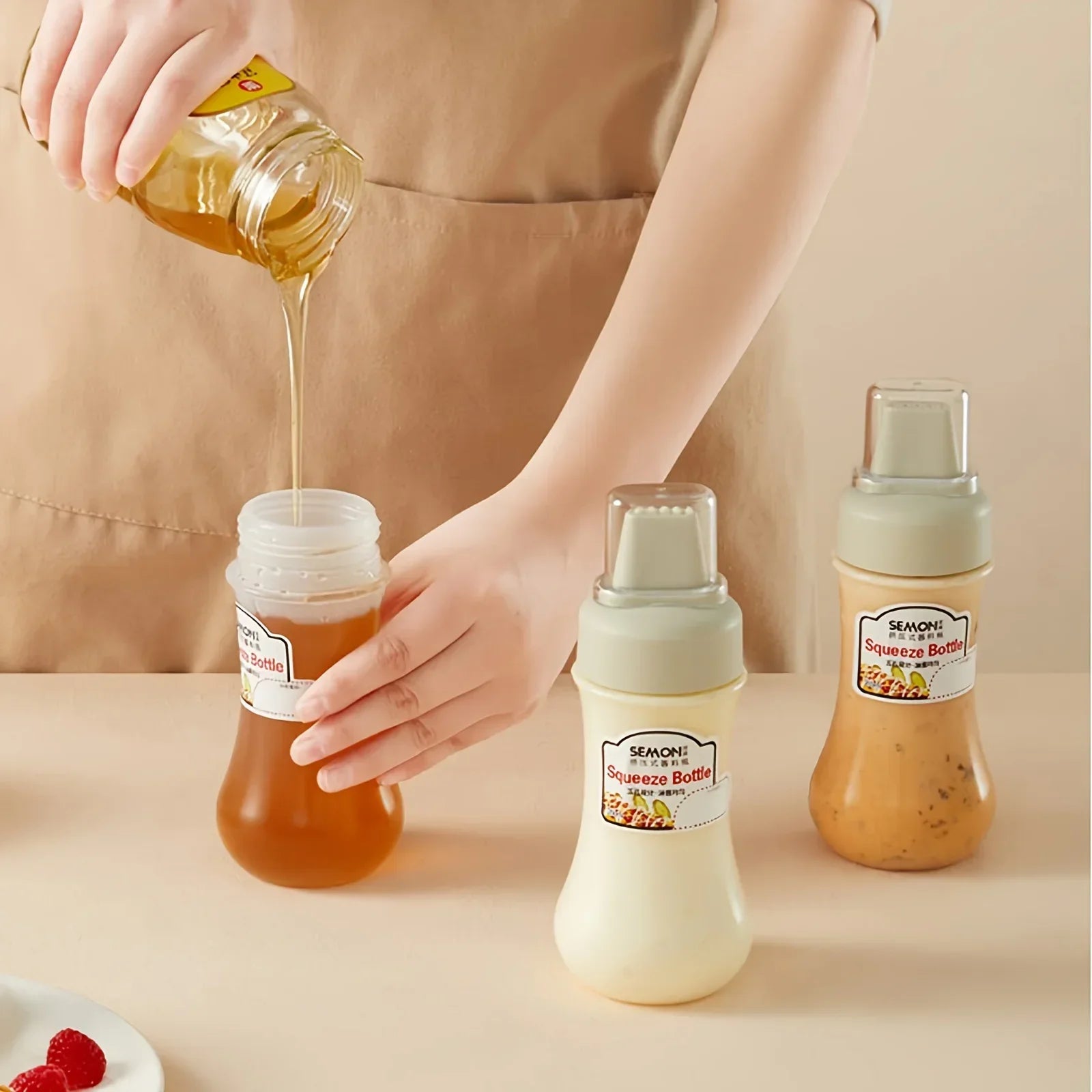 Condiment Squeeze Bottles 5 Hole Nozzles 350ml Sauce Squeeze Bottle,Ketchup Bottles Squeeze for Ketchup,Sauces,Syrup,BBQ,Kitchen
