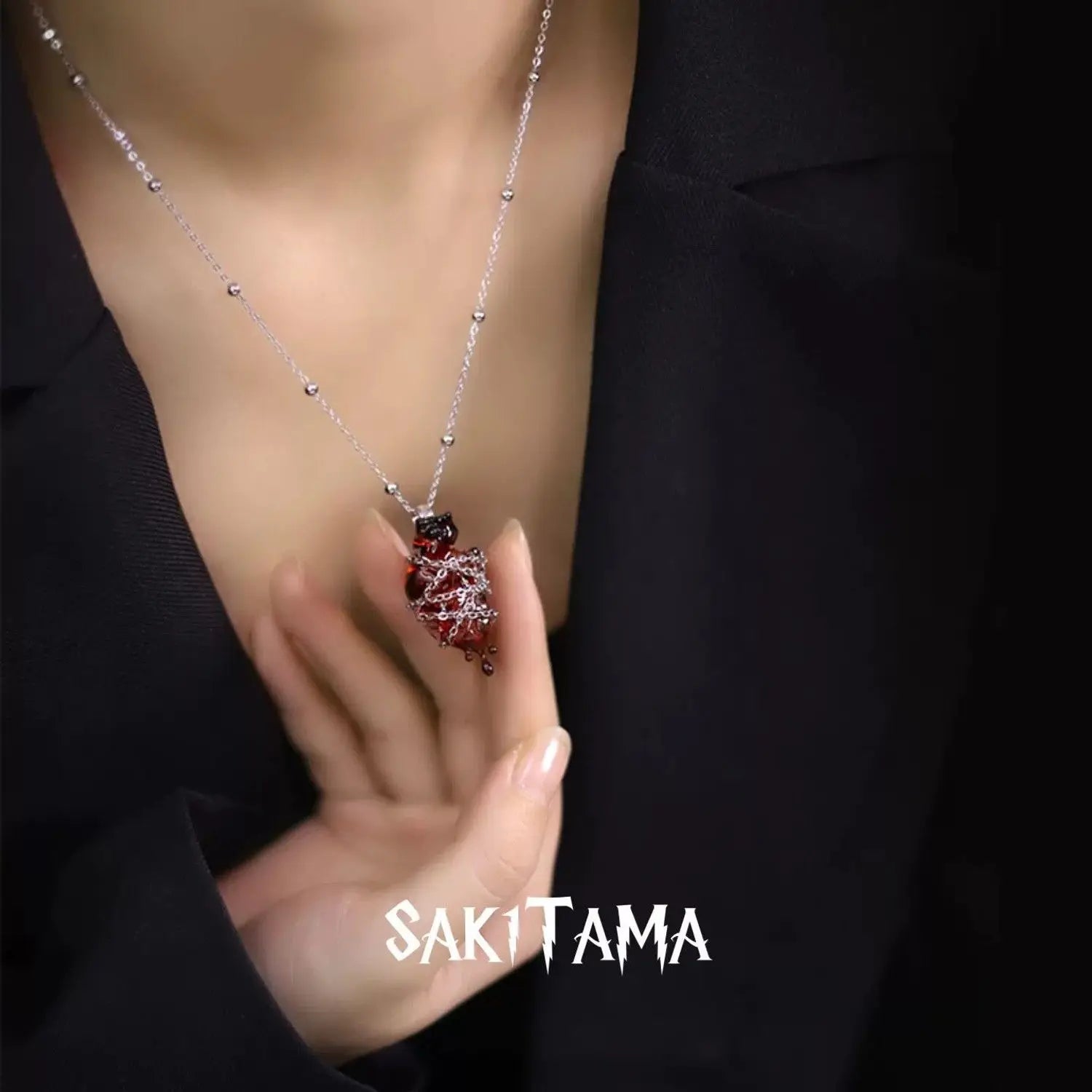 Original Design and Production of Twined Bound Heart Pendant Couple Necklace Design Sense of Personality Tide