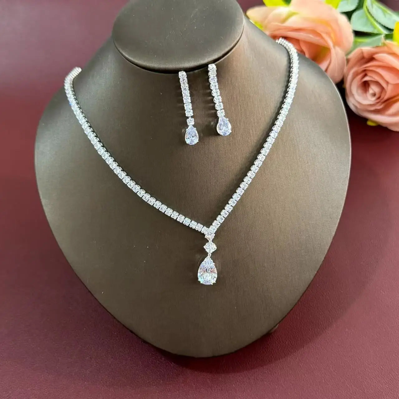 3-piece set of fashionable, simple, exquisite, sparkling jewelry chain for women to wear at gatherings and festivals