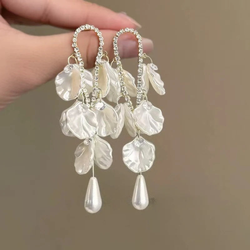 Flower Pearl Stud Earrings Korea Elegant Temperament White Color Petal Earrings for Women Wedding Party Jewelry Gifts
