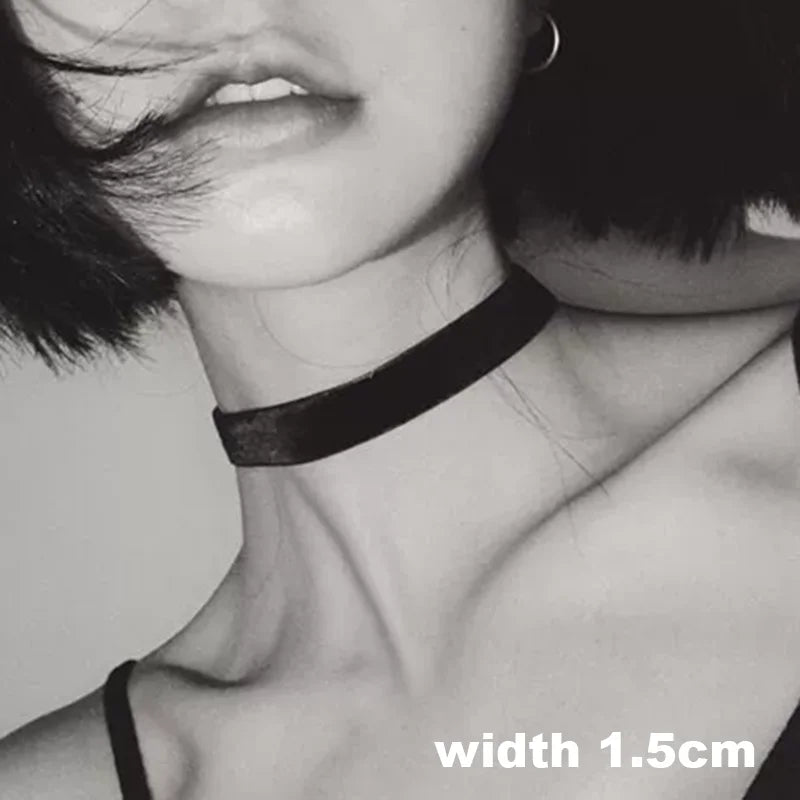 Gothic Slim Velvet Hollow Heart Choker Short Necklace for Women Vintage Women's Neck Chain Sexy Jewelry collares para mujer