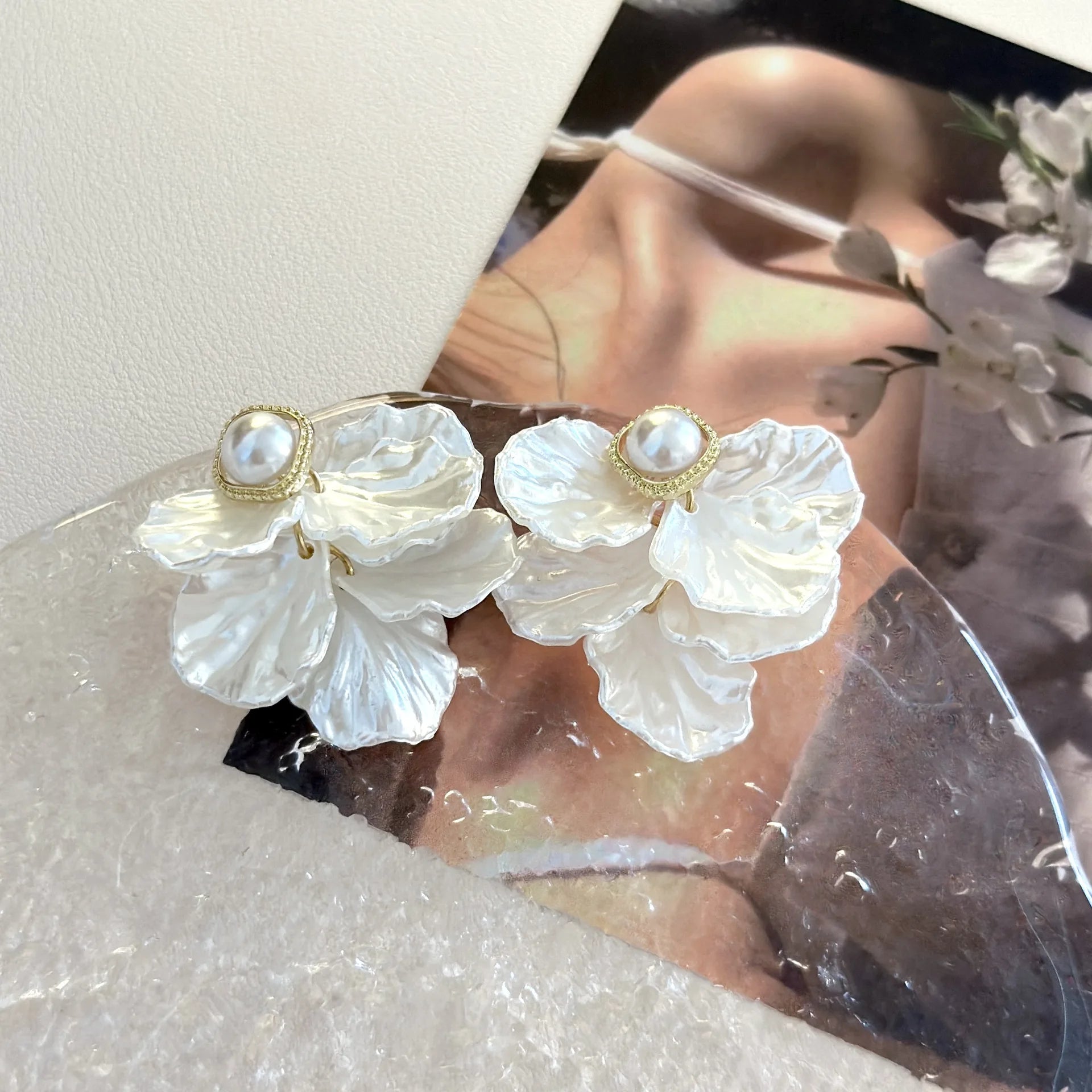 Flower Pearl Stud Earrings Korea Elegant Temperament White Color Petal Earrings for Women Wedding Party Jewelry Gifts