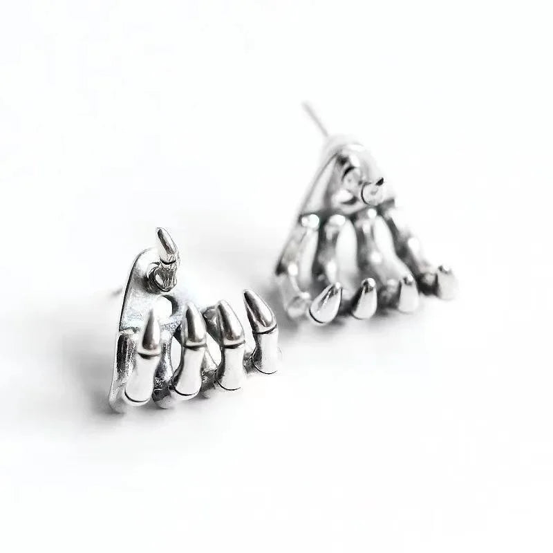 Creative Gothic Punk Skull Hand Skeleton Stud Earring for Men Women Silver Color Halloween Fashion Jewelry Accessories Wholesale