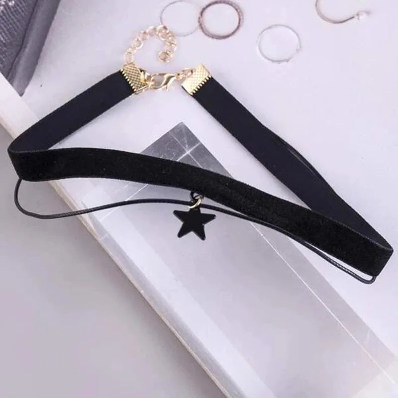 Gothic Slim Velvet Hollow Heart Choker Short Necklace for Women Vintage Women's Neck Chain Sexy Jewelry collares para mujer