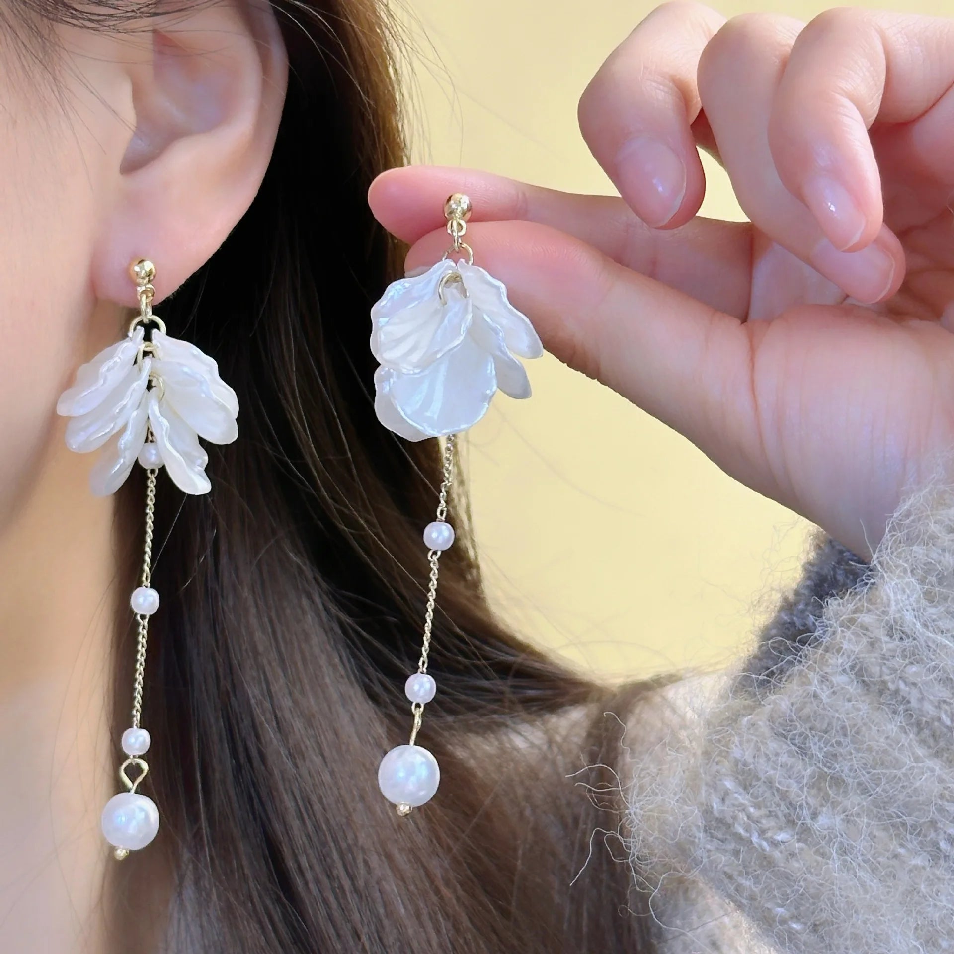 Flower Pearl Stud Earrings Korea Elegant Temperament White Color Petal Earrings for Women Wedding Party Jewelry Gifts