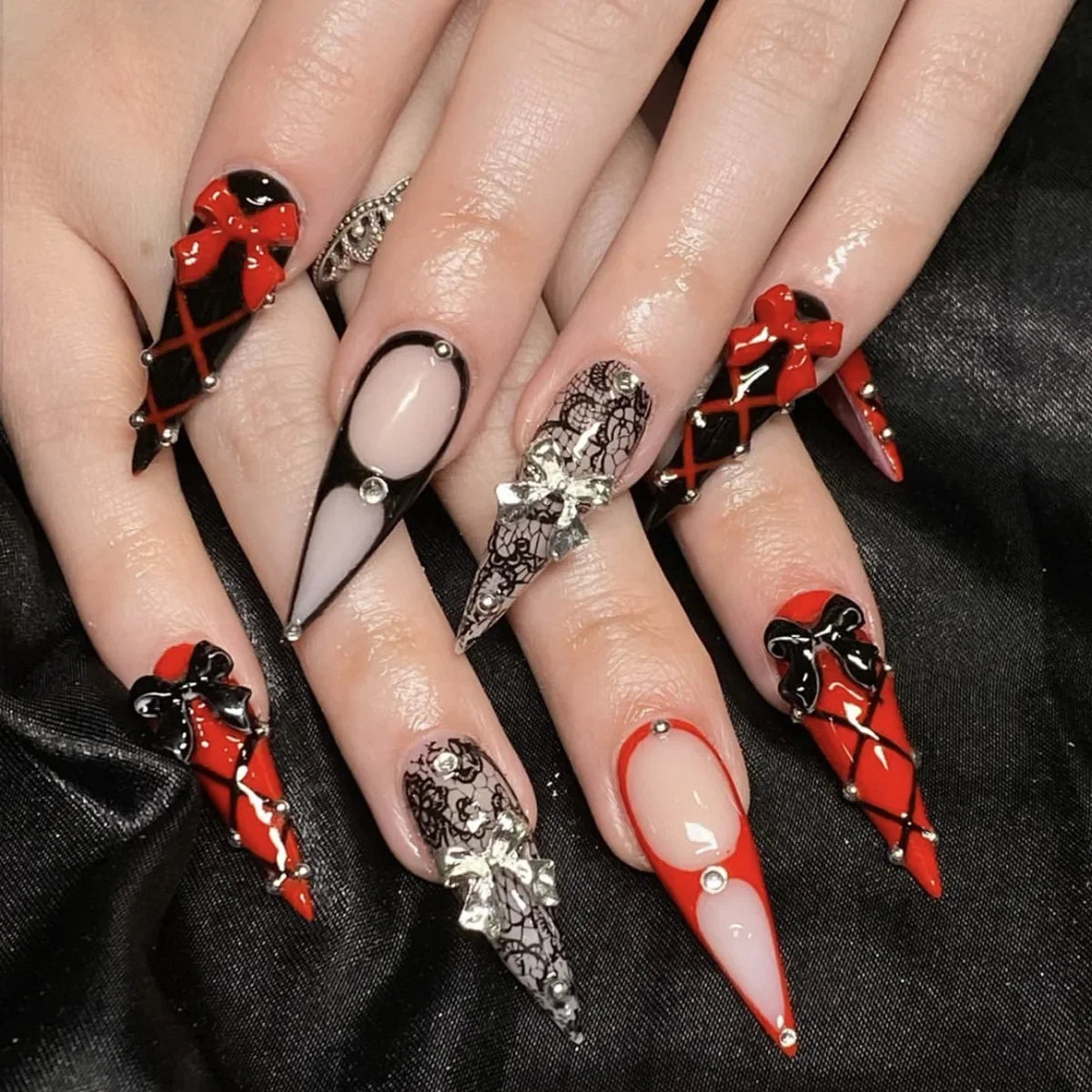 24pcs Halloween Fake Nails Black Red Gradient False Nails Dark Halo Wave Artificial Nails Wearable Long Stiletto Nail with Glue