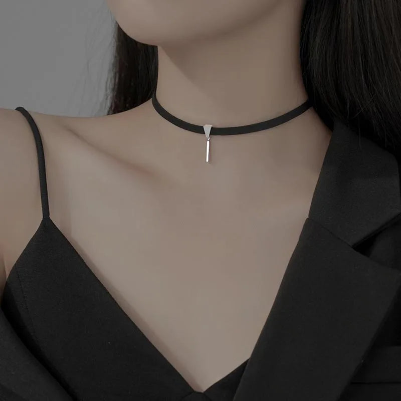 Gothic Slim Velvet Hollow Heart Choker Short Necklace for Women Vintage Women's Neck Chain Sexy Jewelry collares para mujer