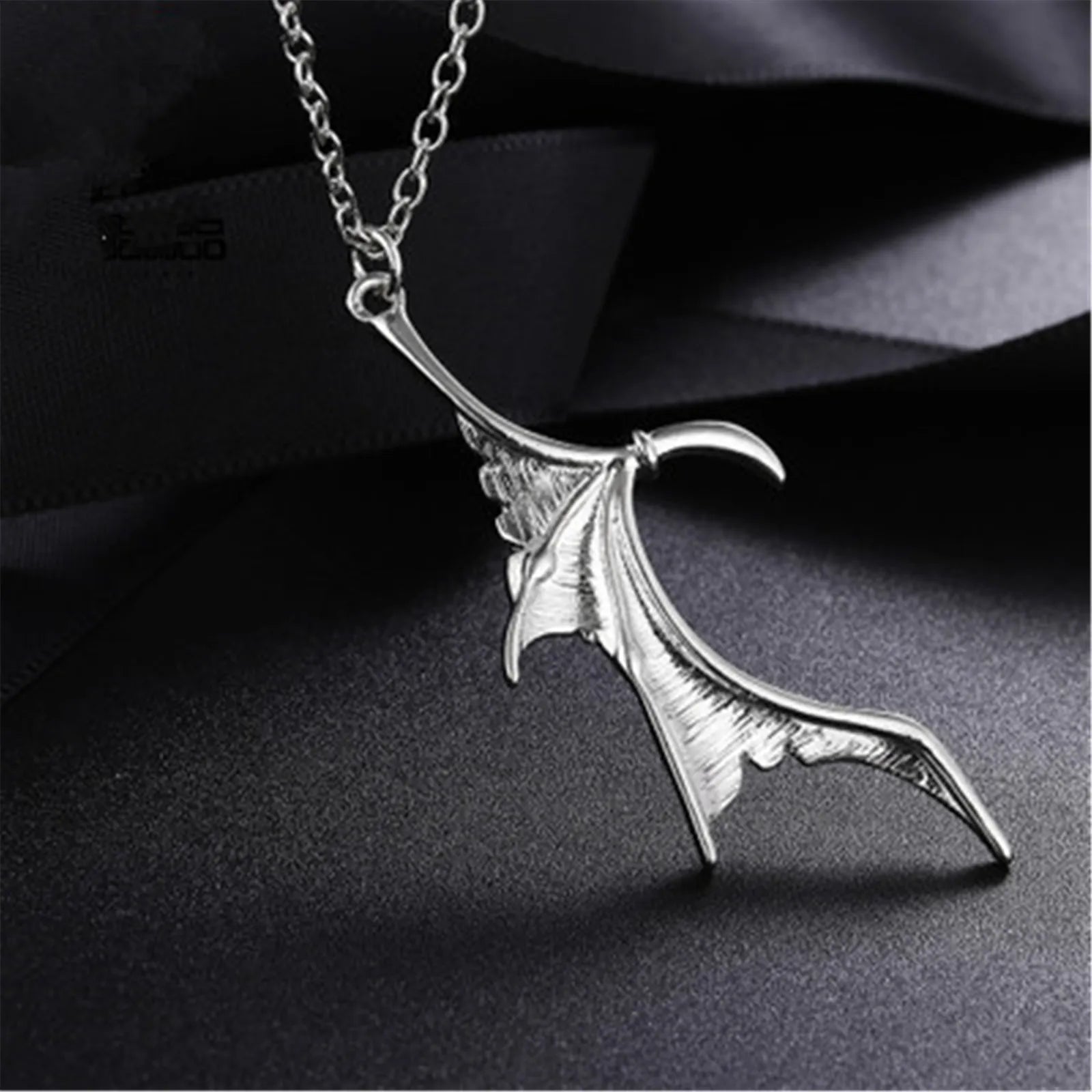 Bat Wing Necklace Men's Fashion Pendant Love Couple Stitching Alloy Necklace White Black Dragon Wing Heart Pendant Hip-hop Punk