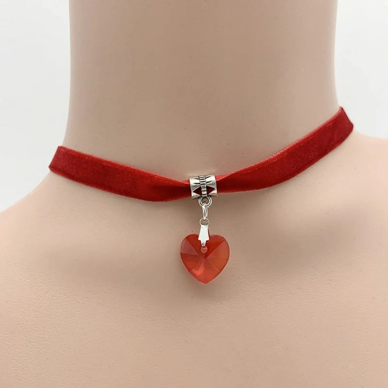New Fashion Women Velvet Choker Heart Crystal Pendant Necklaces For Women Jewelry Female Black Ribbon Necklace Party Gift Collar