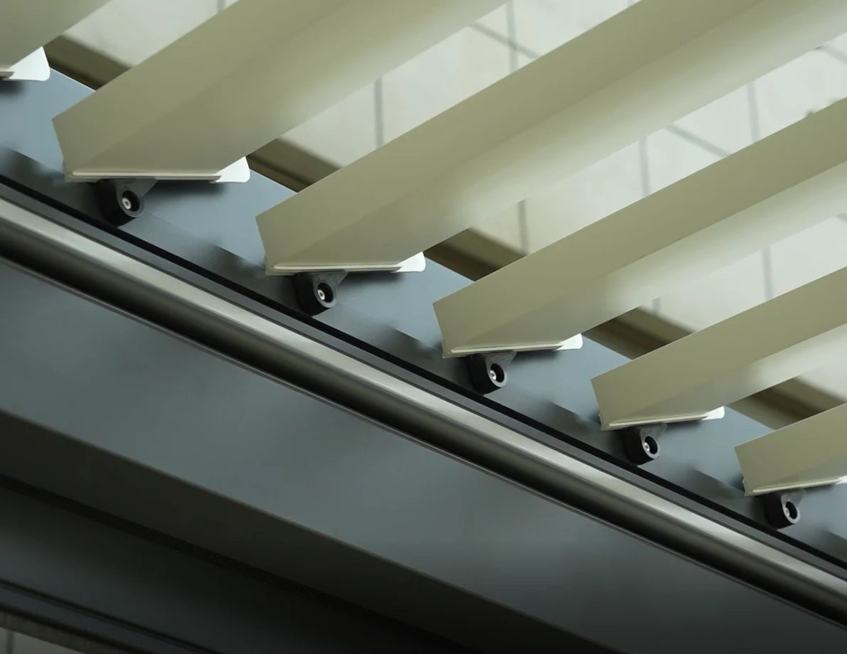 Garden Adjustable Outdoor Gazebo Customized Modern Bioclimatic Motorized Aluminium Louver Pergola