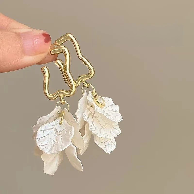 Flower Pearl Stud Earrings Korea Elegant Temperament White Color Petal Earrings for Women Wedding Party Jewelry Gifts