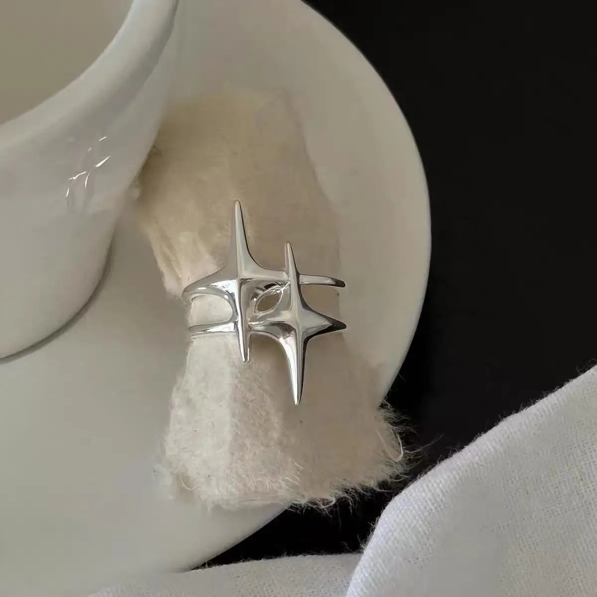 Bestselling 925 Sterling Silver Flower Shaped Hollow Design With Sparkling Zircon Star Ring Suitable For Women's Jewelry