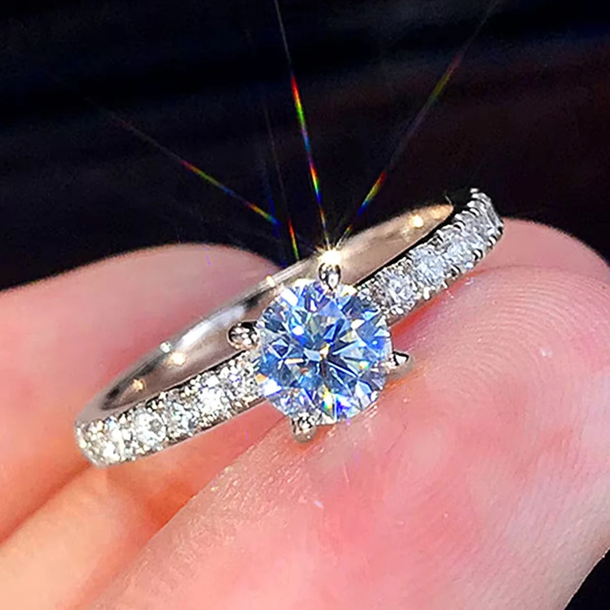 Classic 4 Claws Design Round Zirconia Women Wedding Engagement Rings  Available Low-key Bridal Jewelry Hot Sale