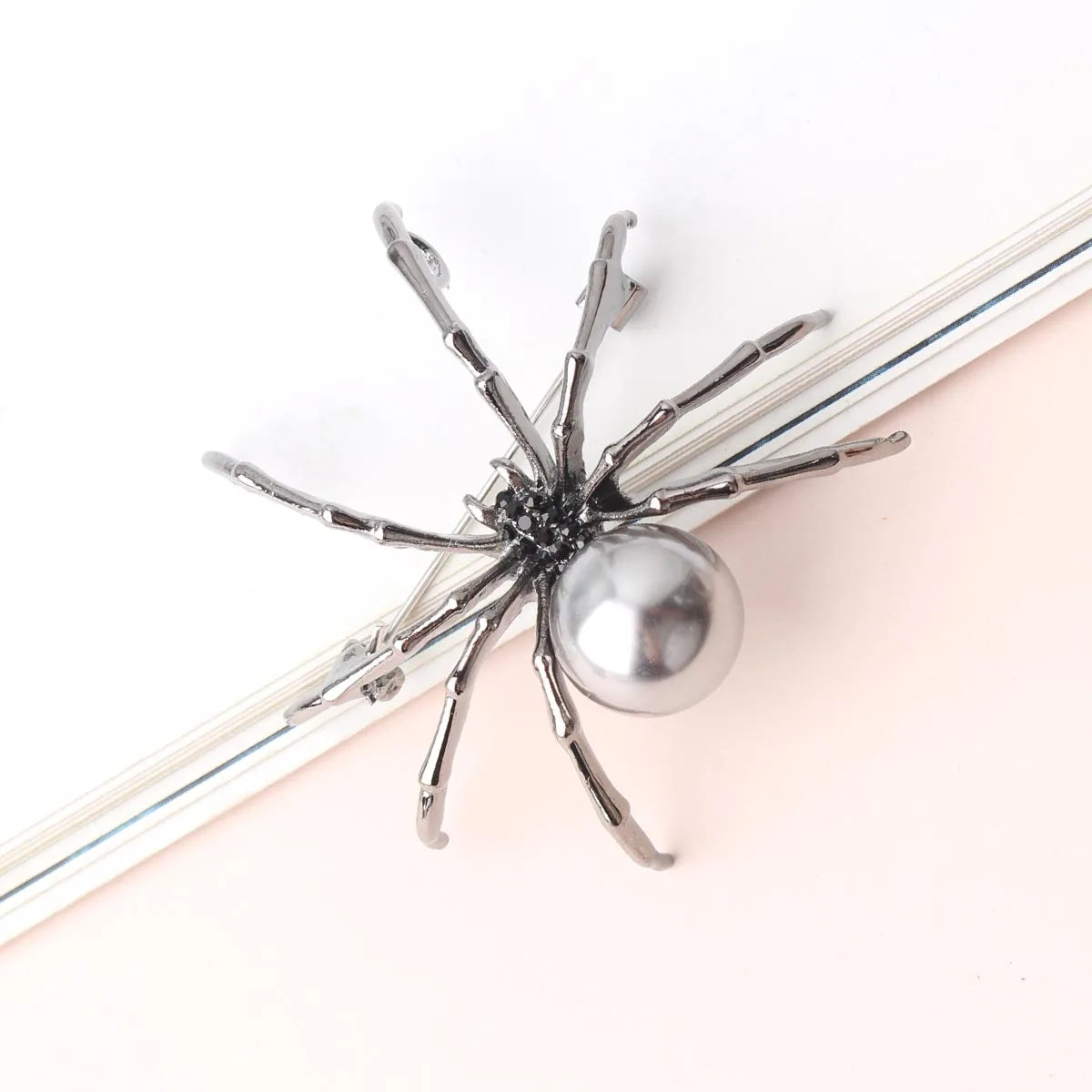 Brooches For Women Classic Spider Insect Pins For Man Neckline Front Of Clothes Halloween Gift Jewelry Charms