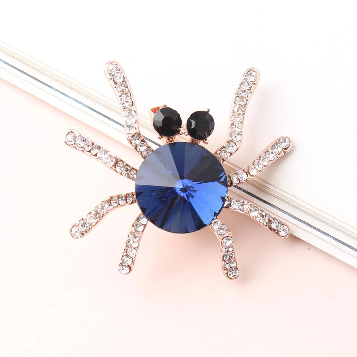 Brooches For Women Classic Spider Insect Pins For Man Neckline Front Of Clothes Halloween Gift Jewelry Charms