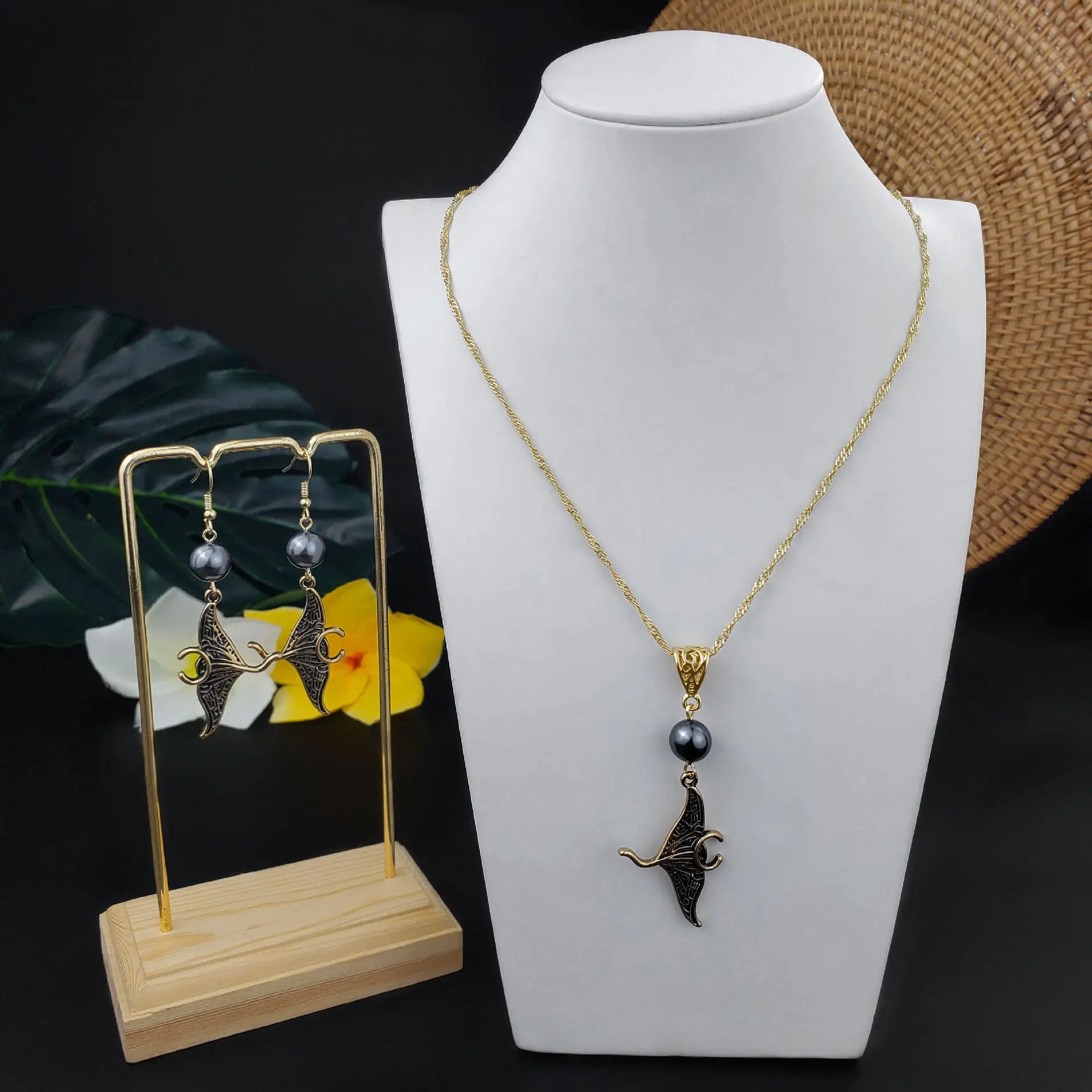 Retro Personality Black Oil Drop Devil Fish Earrings Hawaiian Wind Manta Ray Halloween Earrings