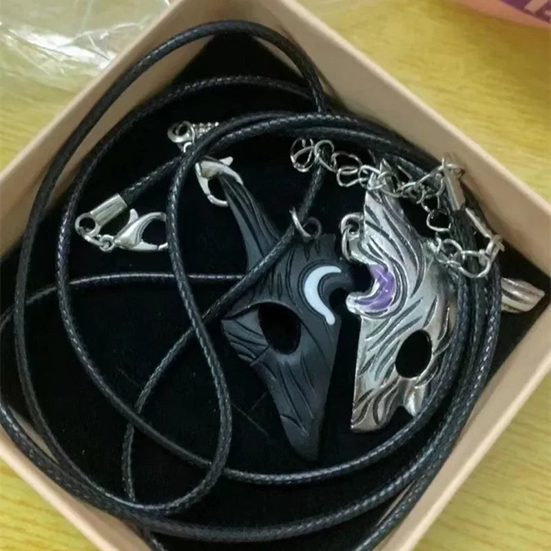 2Pcs Classic Game Couple Necklaces Kindred Hunter Stitching Pendant Necklace Lovers Friendship Jewelry Party Gift Accessories