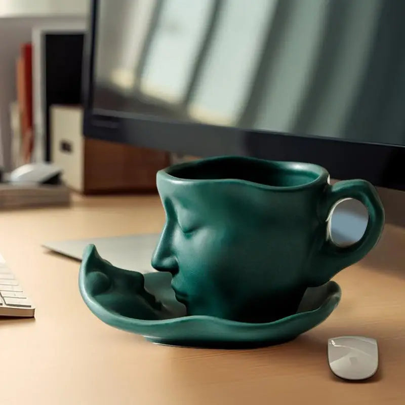 Creative Face Shape Porcelain Cup and Saucer Ceramics Tea Cup Artistic Kiss Ceramic Coffee Cups Office Cup Wedding Gifts