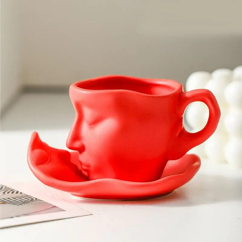 Creative Face Shape Porcelain Cup and Saucer Ceramics Tea Cup Artistic Kiss Ceramic Coffee Cups Office Cup Wedding Gifts