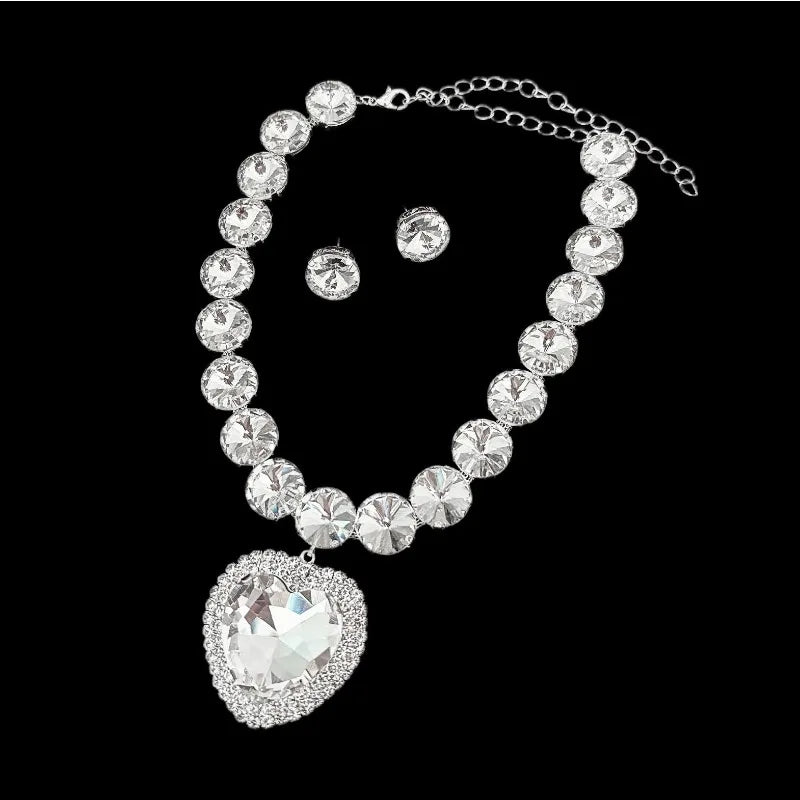 Necklace, earring, jewelry set, women's exaggerated heart-shaped collarbone chain, fashionable and simple jewelry, holiday gift