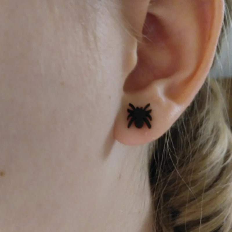 Punk Black Spider Stainless Steel Stud Earrings for Women Men Personality Spider Web Earings Halloween Piercing Jewelry 2024