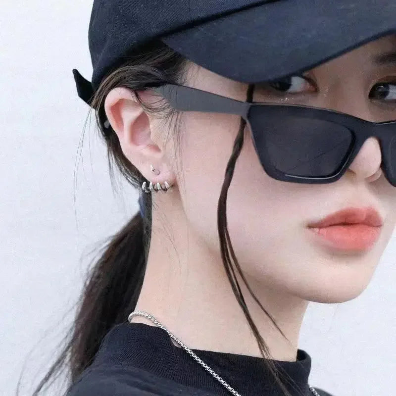 Creative Gothic Punk Skull Hand Skeleton Stud Earring for Men Women Silver Color Halloween Fashion Jewelry Accessories Wholesale