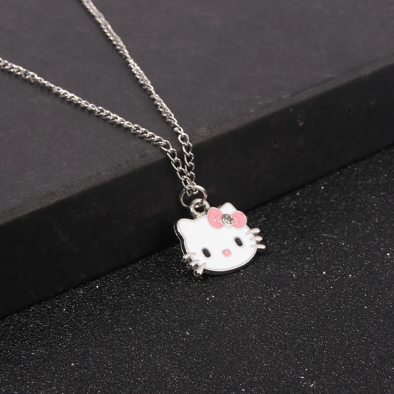 Hello Kitty Pendant Necklaces Fashion Bow Cute Cat Necklace For Women Men Jewelry Accessories Gifts Girl Metal KT Cat Pendant