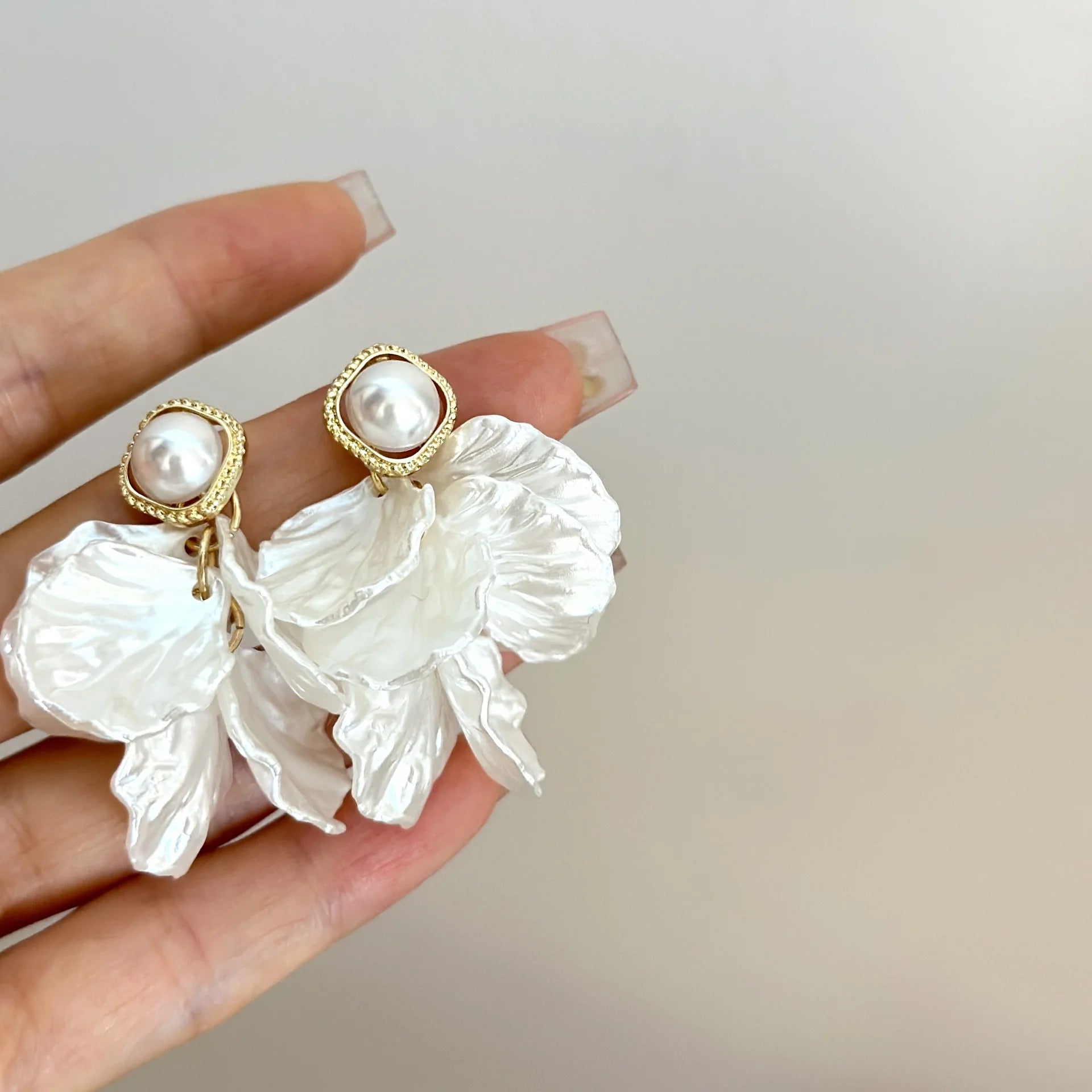 Flower Pearl Stud Earrings Korea Elegant Temperament White Color Petal Earrings for Women Wedding Party Jewelry Gifts