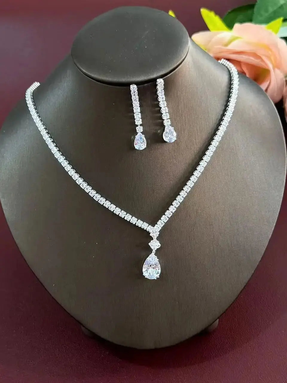 3-piece set of fashionable, simple, exquisite, sparkling jewelry chain for women to wear at gatherings and festivals