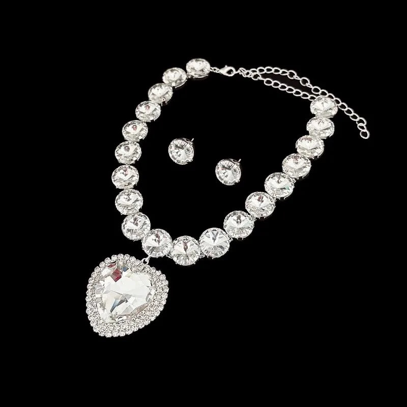 Necklace, earring, jewelry set, women's exaggerated heart-shaped collarbone chain, fashionable and simple jewelry, holiday gift