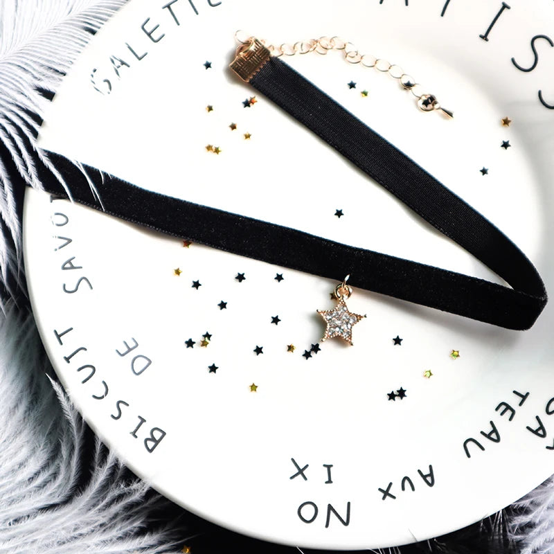 Black Choker Necklace For Women Elegant Lace Velvet Stretch Chain Gothic Flower Short Clavicle Neck Cord Aesthetic Jewelry Gift