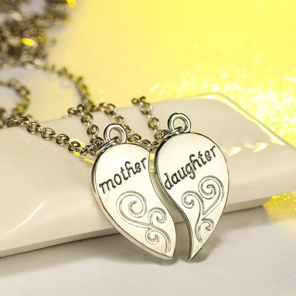 1Pair Heart Necklace Durable Alloy Mother Daughter Necklace Meaningful Mother's Day Jewelry Gift Mother Daughter Necklaces