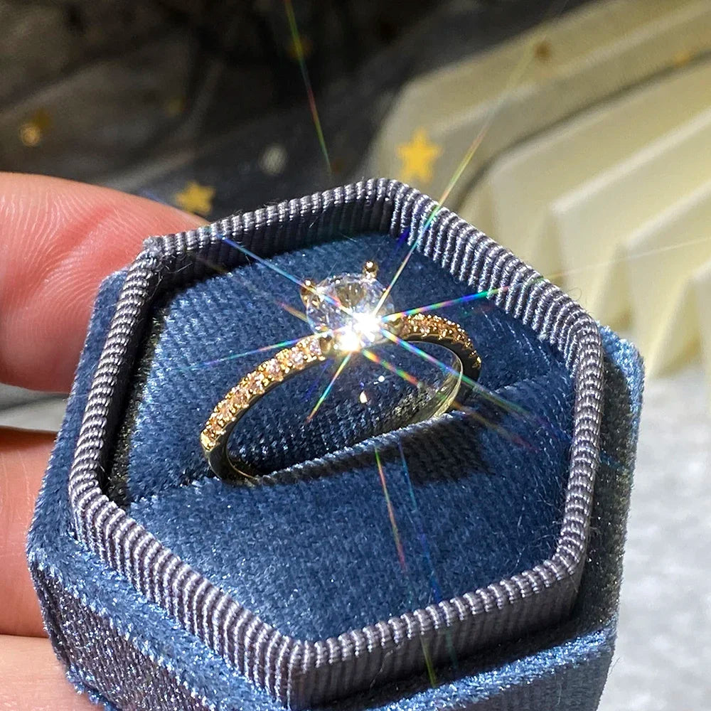 2025 Classic 4 Claws Design Round Zirconia Women Wedding Engagement Rings 3 Colors Available Low-key Bridal Jewelry Hot Sale