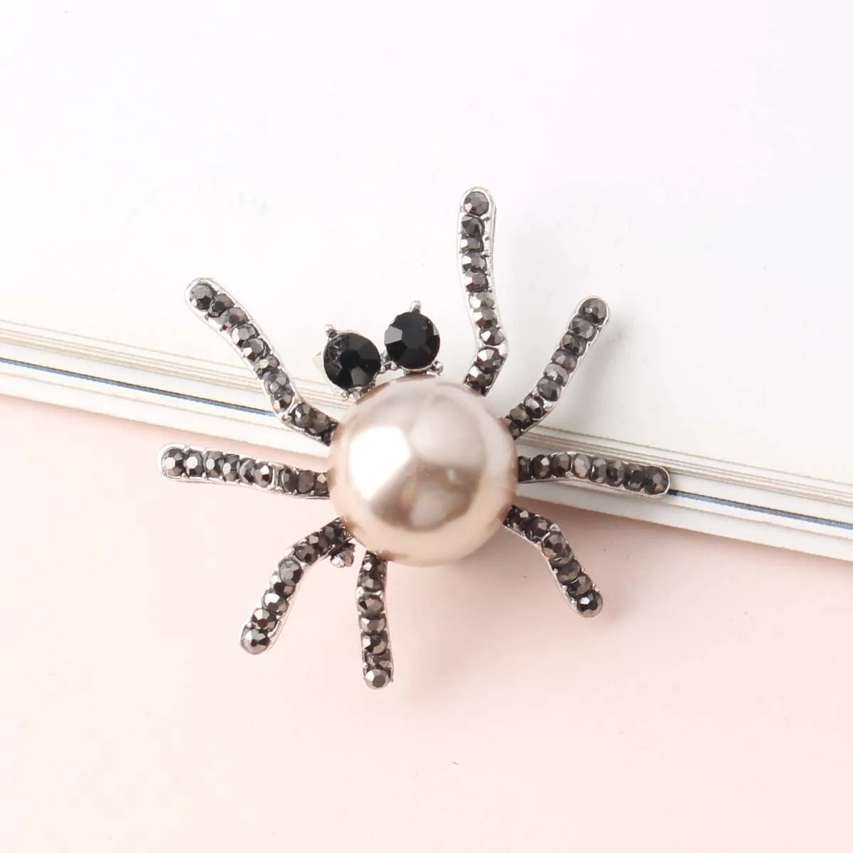 Brooches For Women Classic Spider Insect Pins For Man Neckline Front Of Clothes Halloween Gift Jewelry Charms