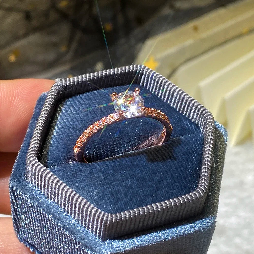 2025 Classic 4 Claws Design Round Zirconia Women Wedding Engagement Rings 3 Colors Available Low-key Bridal Jewelry Hot Sale