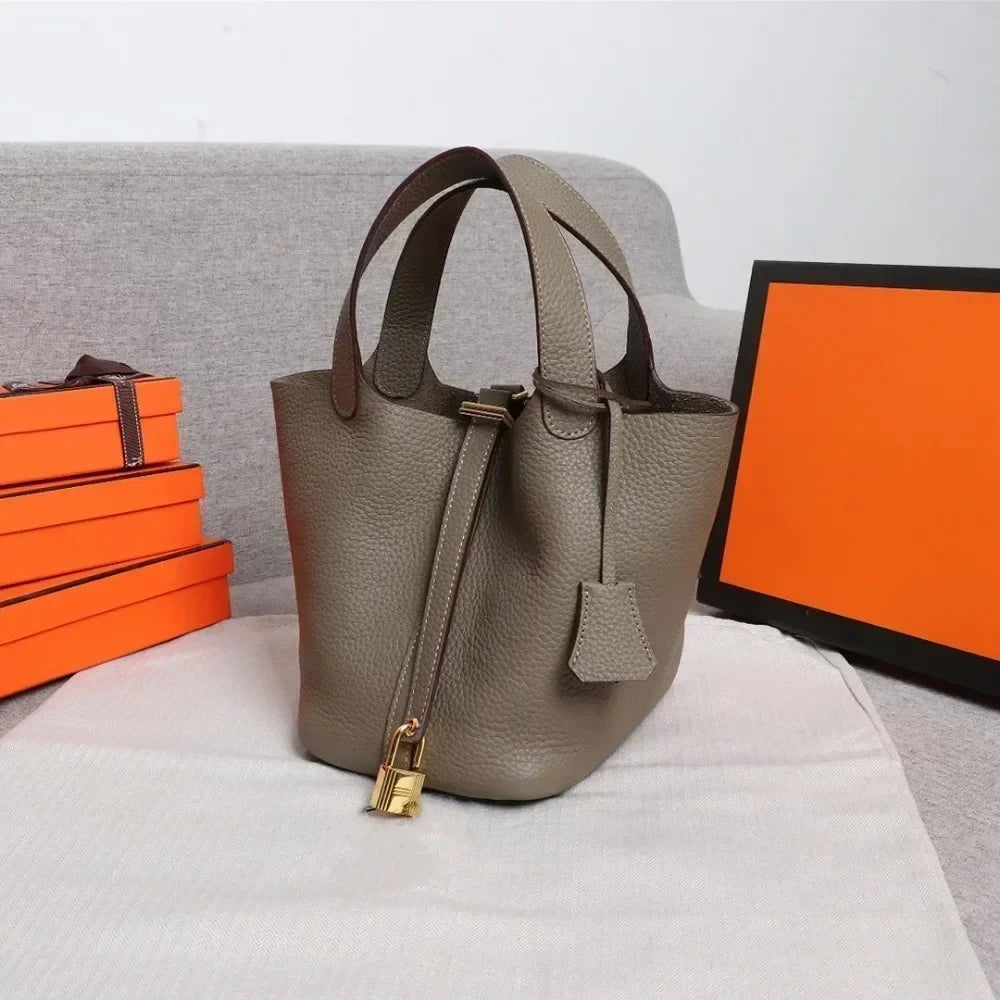 Classic bucket bag, fashionable handbag, built-in makeup bag, trendy and versatile new women's bag, commuting bag