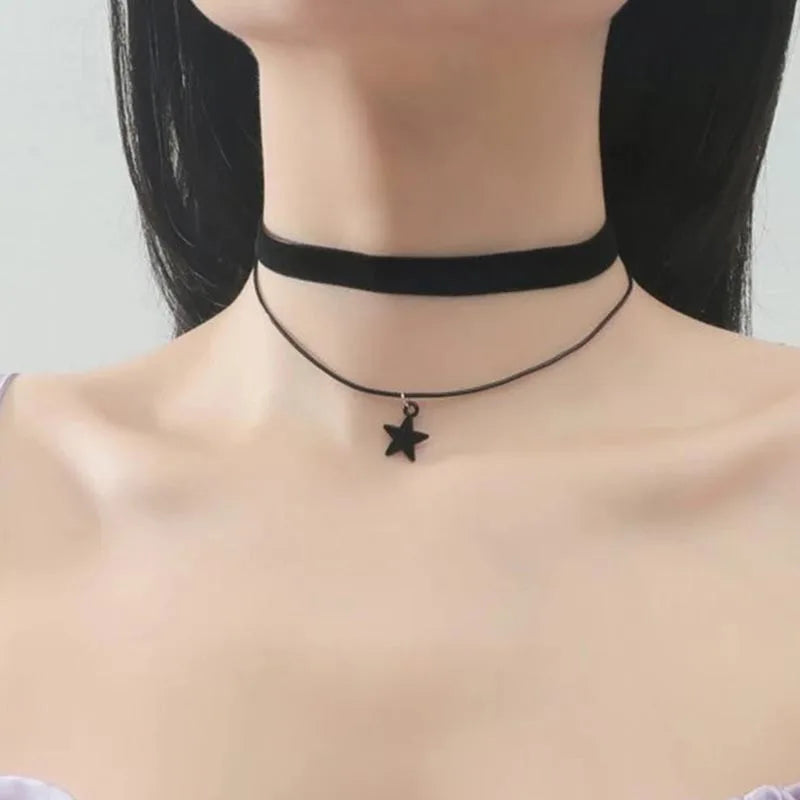Gothic Slim Velvet Hollow Heart Choker Short Necklace for Women Vintage Women's Neck Chain Sexy Jewelry collares para mujer