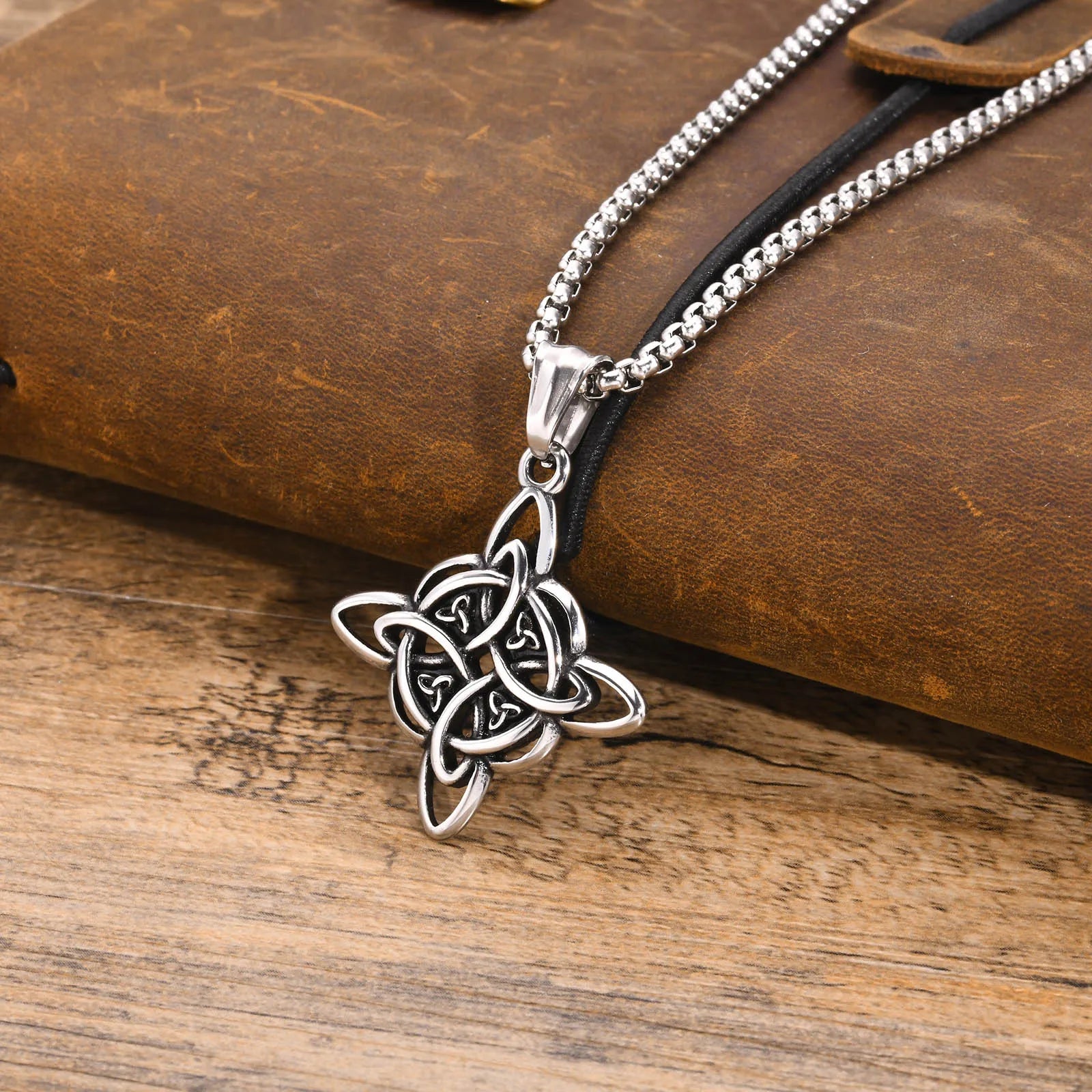 Vnox Vintage Celtic Knot Necklaces for Men Women,Stainless Steel Nordic North Europ Amulet Pendant,Triquetra Witches Knot Collar