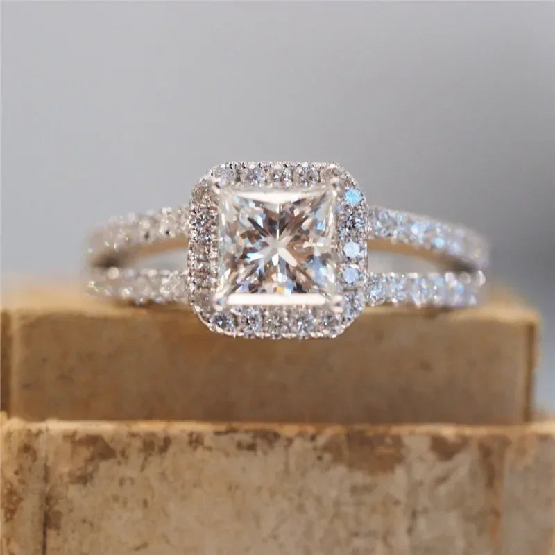 2025 Classic Simple Design Wedding Engagement Rings for Women Mosaic Square Crystal Cubic Zirconia Brilliant Luxury Jewelry
