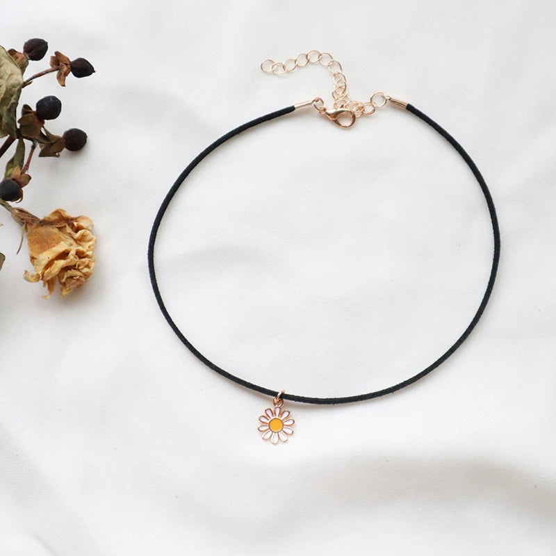 Black Choker Necklace For Women Elegant Lace Velvet Stretch Chain Gothic Flower Short Clavicle Neck Cord Aesthetic Jewelry Gift