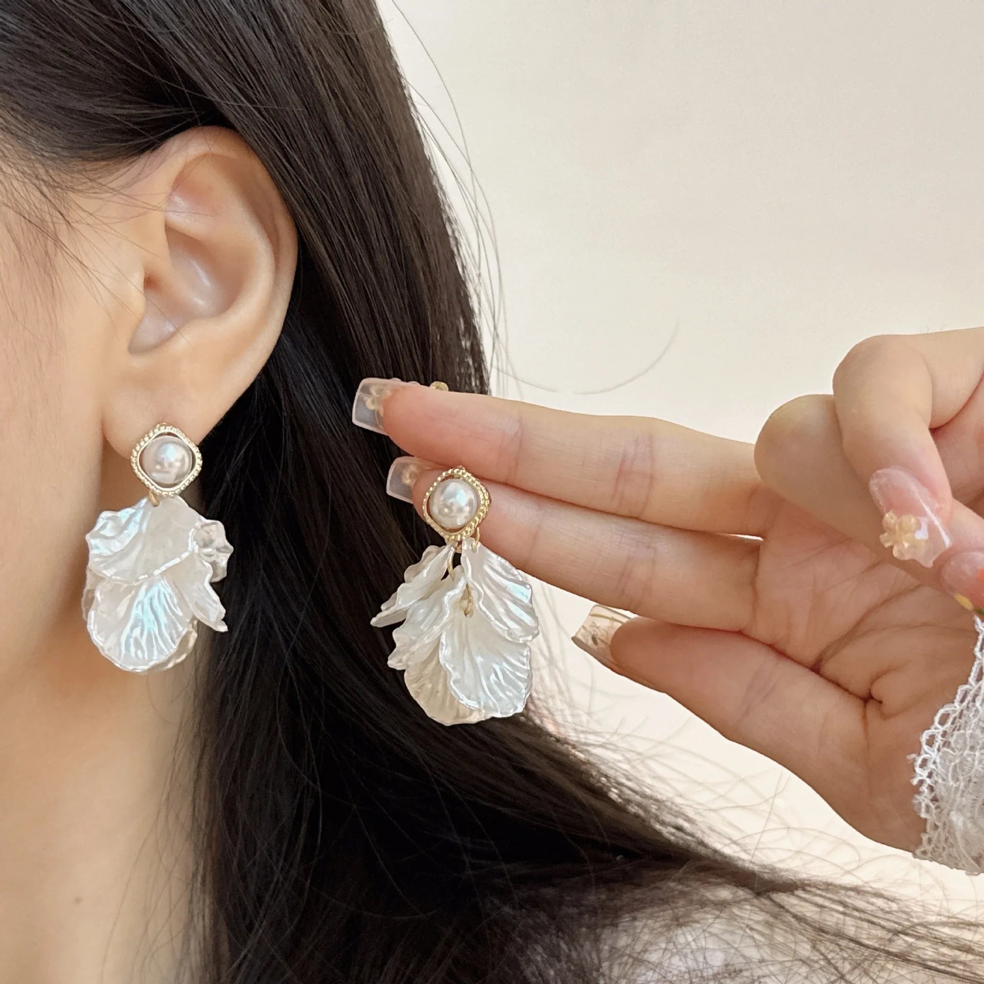 Flower Pearl Stud Earrings Korea Elegant Temperament White Color Petal Earrings for Women Wedding Party Jewelry Gifts