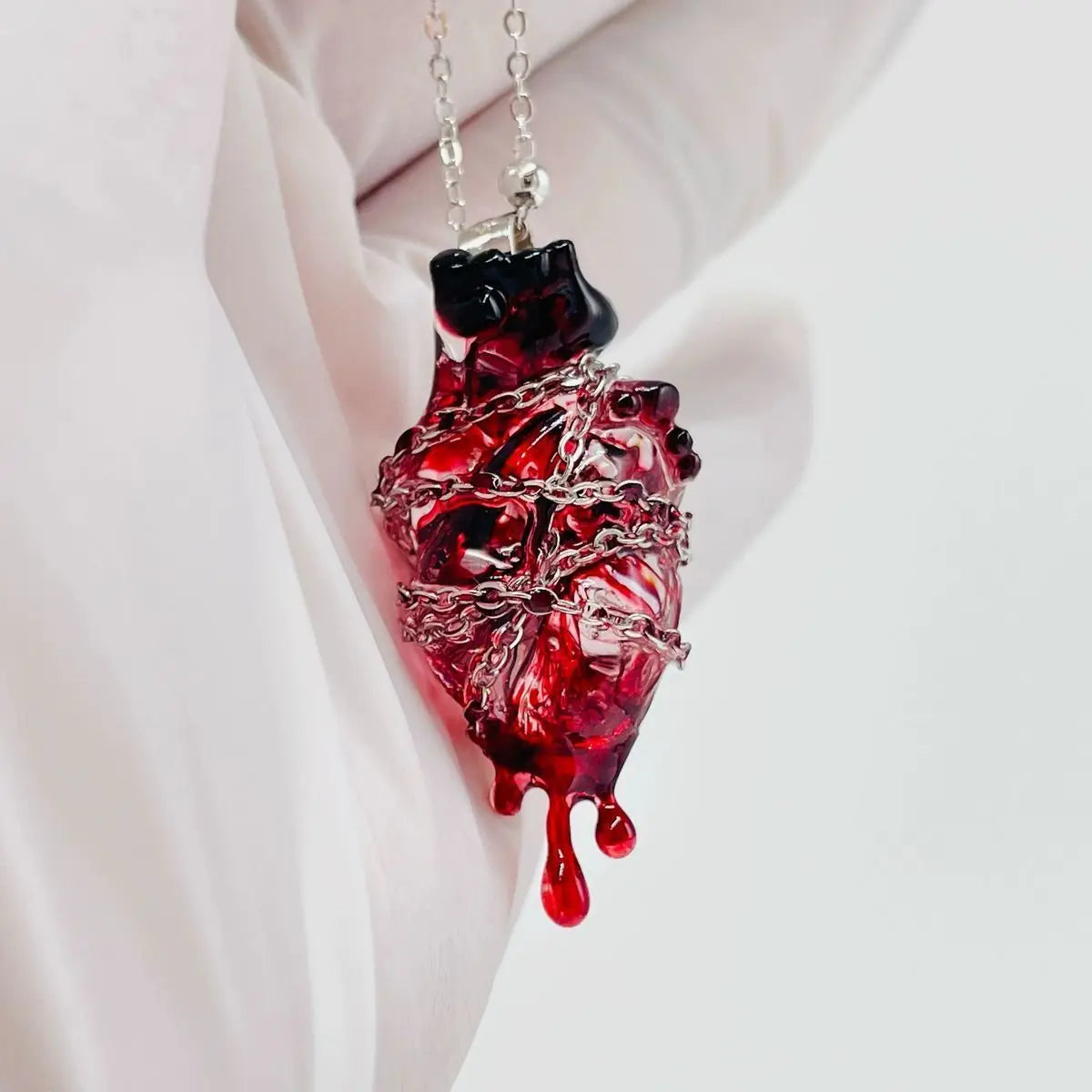 Original Design and Production of Twined Bound Heart Pendant Couple Necklace Design Sense of Personality Tide